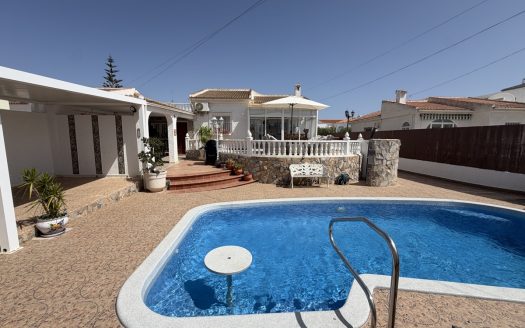 Bungalow for sale in San Luis