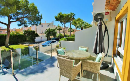 Bungalow for sale in Villamartin